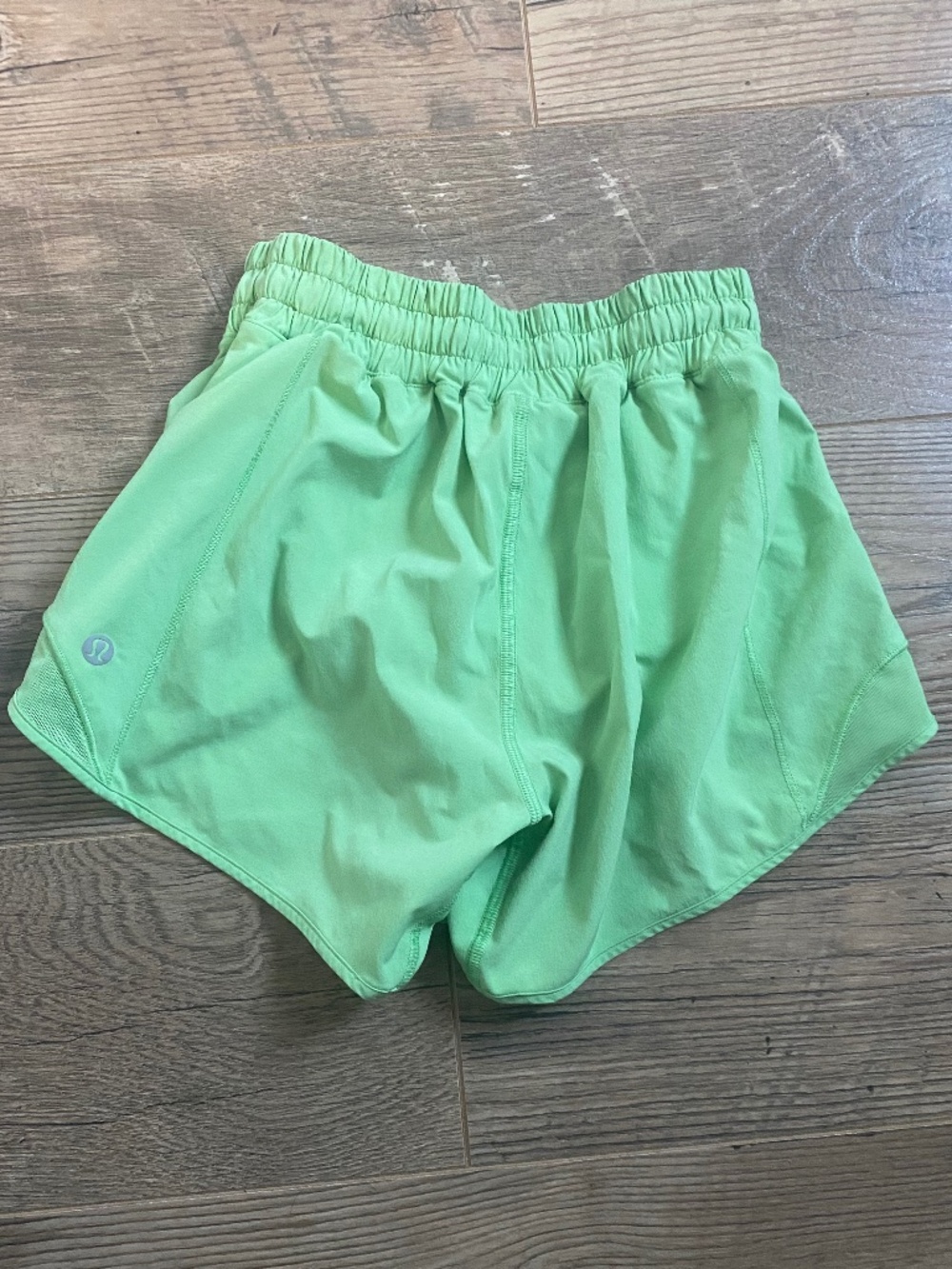 Lululemon Green Hotty Hot Shorts 4” size 2 with liner